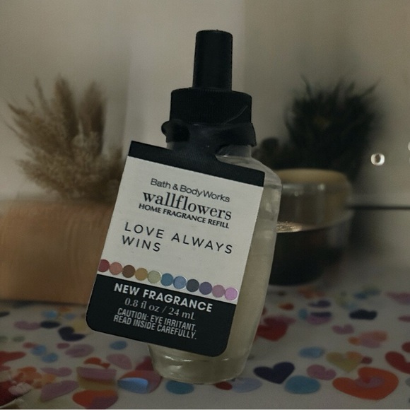 Bath & Body Works Love Always Wins WALLFLOWER REFILL - Picture 3 of 5